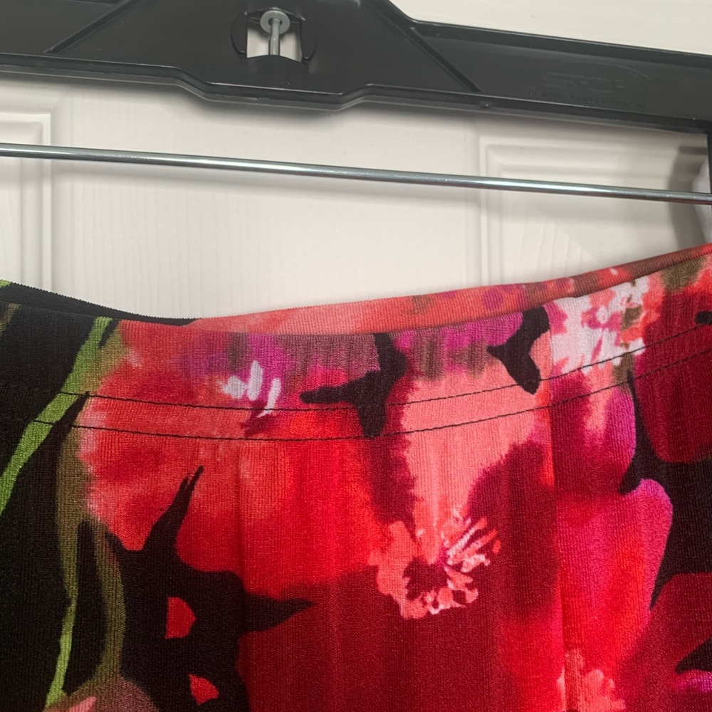 Kathy Ireland Vibrant Red Floral Print Maxi Skirt Sz XL ( never worn) - Picture 5 of 8